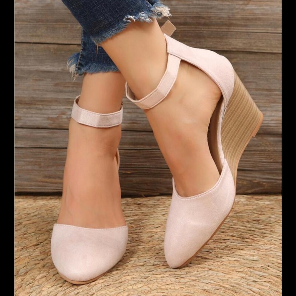 Light, pink, wedge shoe